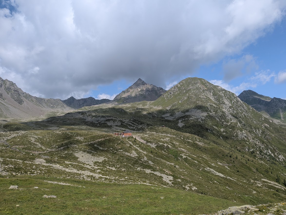 Die Lasörlinghütte liegt traumhaft