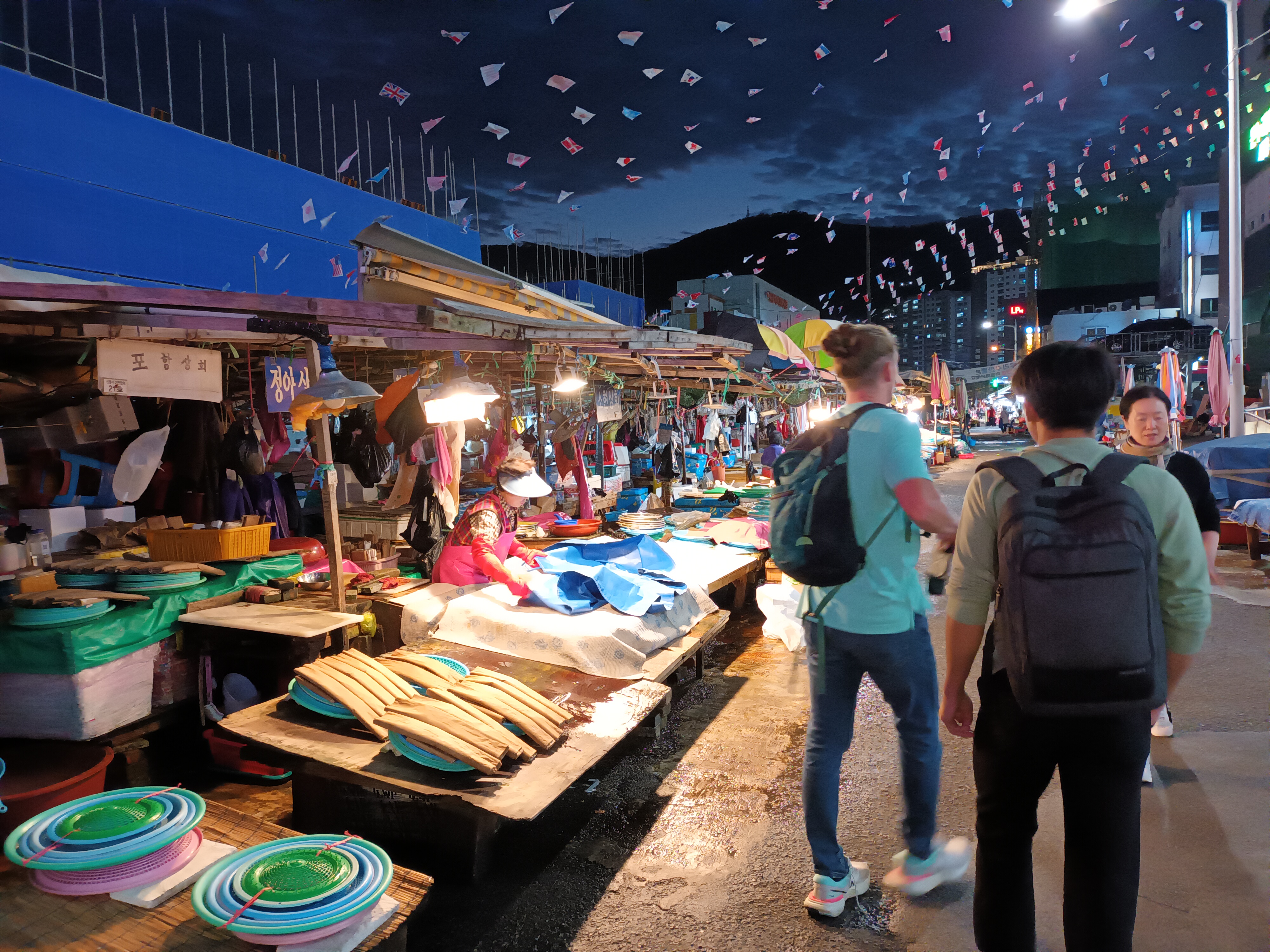 Kim (ganz rechts) und Brad (zweiter von rechts)