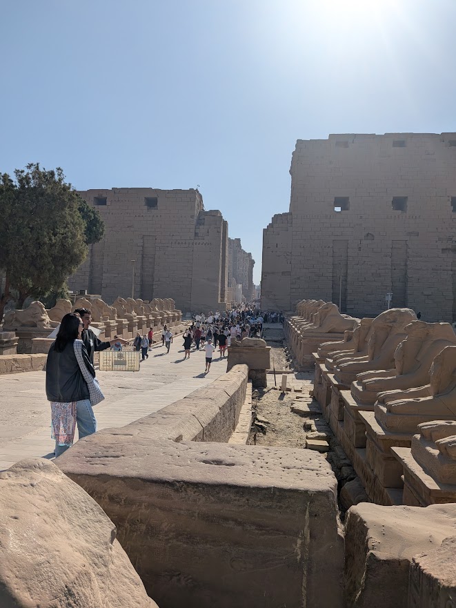 Eingang zum Amun-Re-Tempel mit der Allee aus Sphinxen